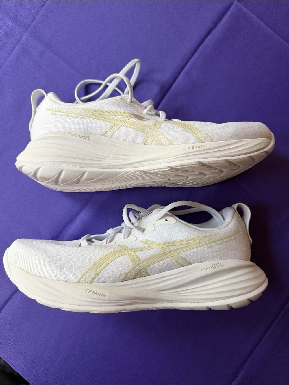 ASICS Gel -Cumulus 27 Running Shoe  White/Light Grey Women's SZ 11